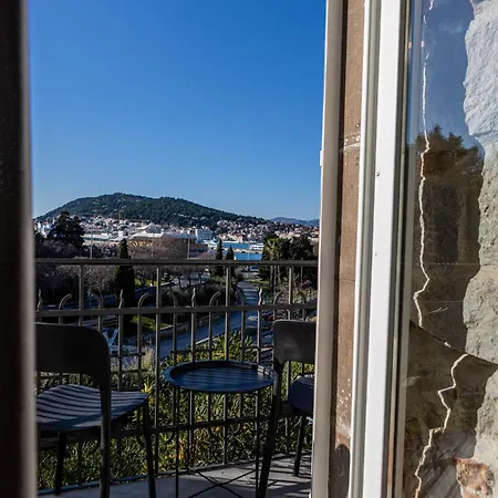 East Coast Deluxe Bed & Breakfast 4*
